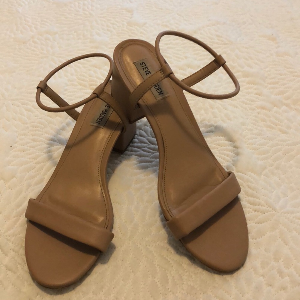 Steve Madden Gently Used Nude Leather Block Sandal